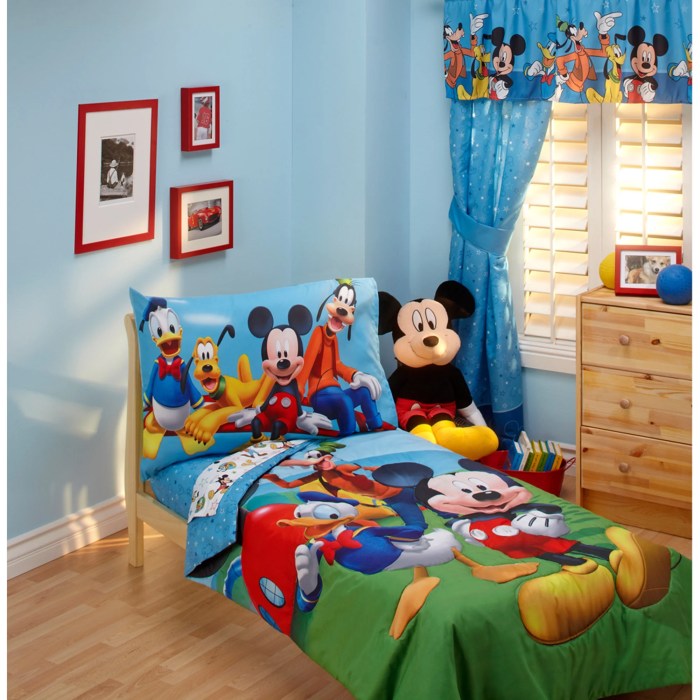 How to make homemade mickey mouse room decor