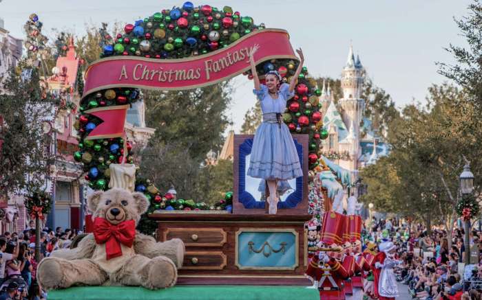 When does disneyland start decorating for christmas 2021