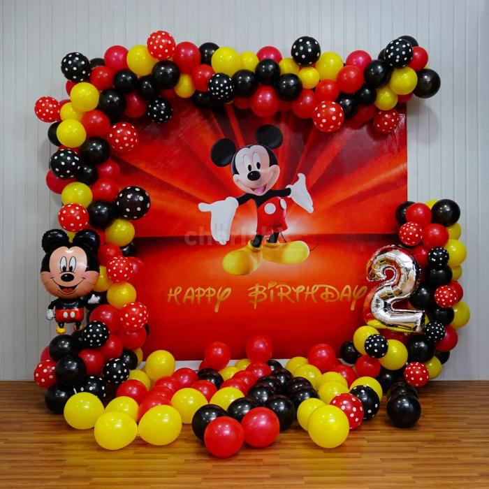 How to make homemade mickey mouse room decor